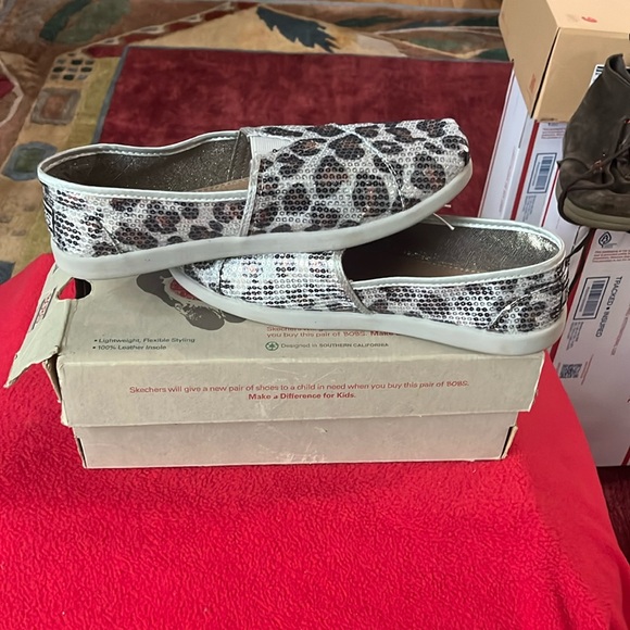 Bobs by Skechers Leopard Print Flats - Picture 3 of 9